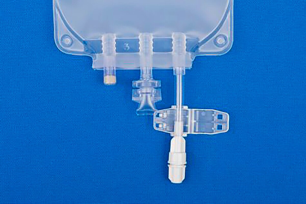 Close-up of the ports, clamp and male screw connector on the Metrix Secure 664 Series 1,000 mL EVA bag