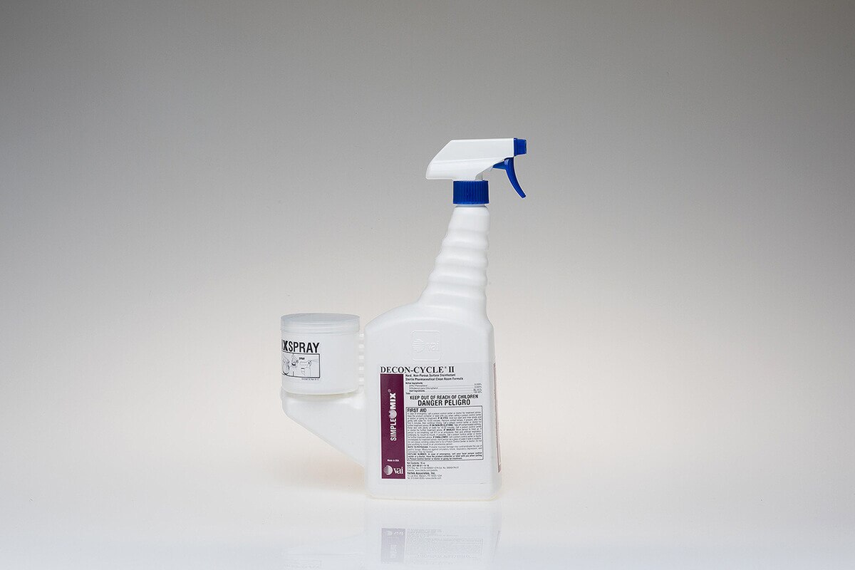Single DECON-CYCLE II SimpleMix trigger spray bottle with attached dilution cup.